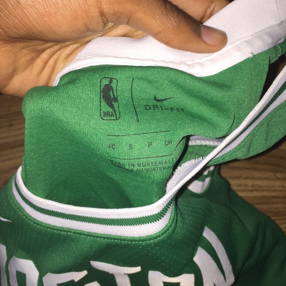 Kyrie Irving jersey - Picture 2 of 3